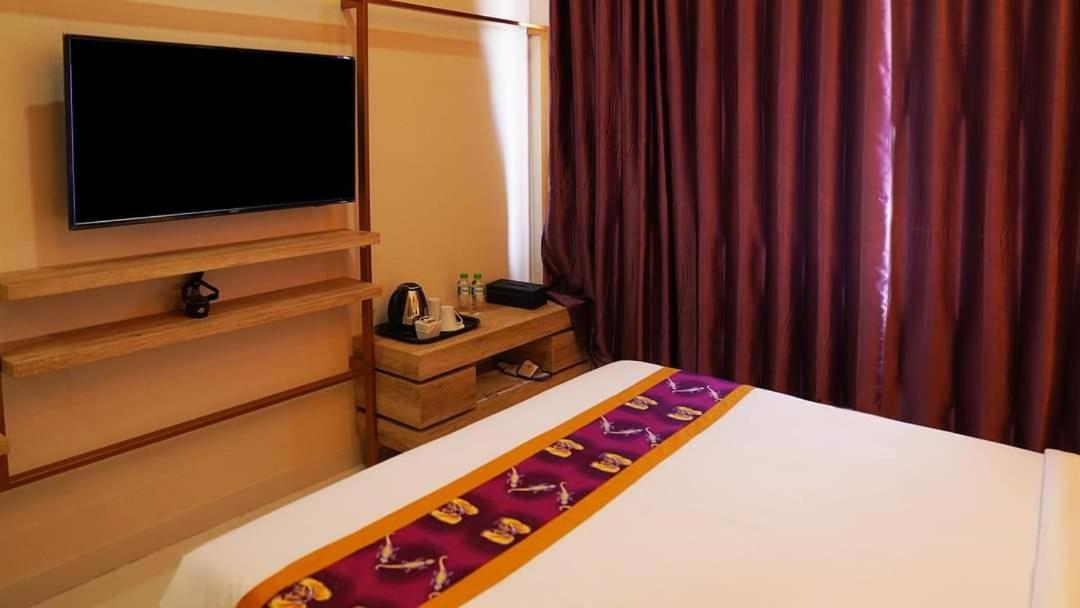 Elohim Hotel Sentani Jayapura Extérieur photo