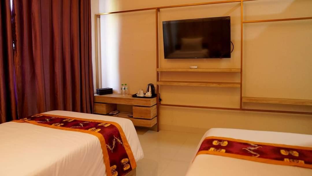 Elohim Hotel Sentani Jayapura Extérieur photo