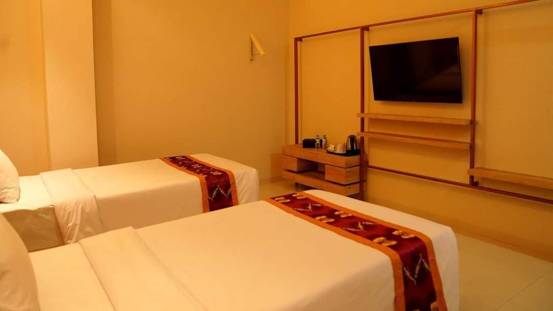 Elohim Hotel Sentani Jayapura Extérieur photo